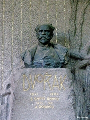 Прага. Могила чешского композитора Антонина Дворжака (Antonín Leopold Dvořák)
